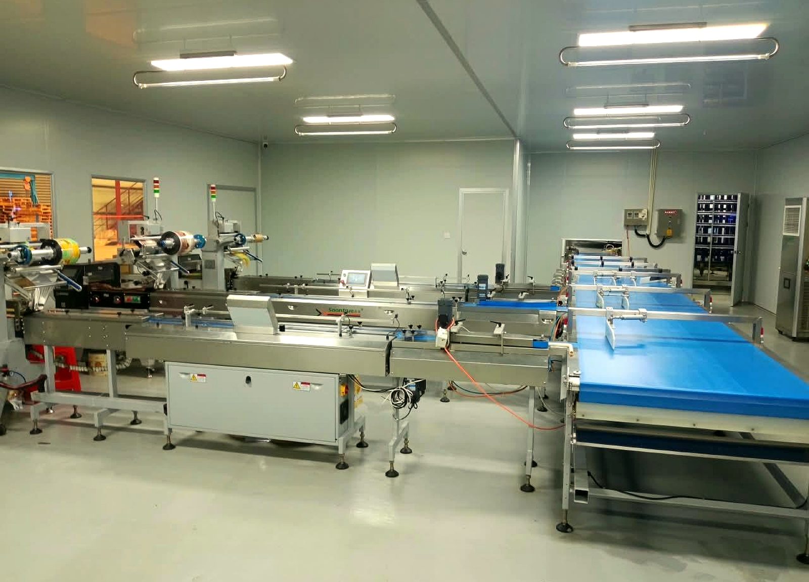 Cake packaging line inside the PANDA FOOD factory